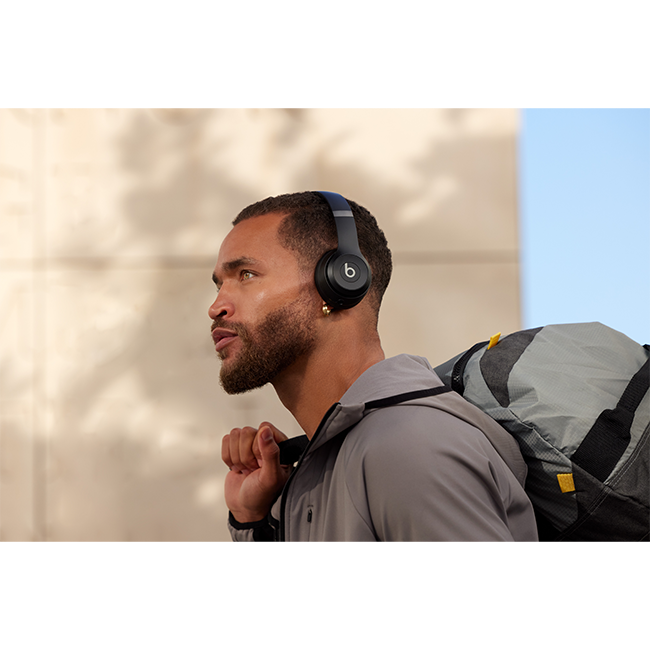 Beats Solo 4 Wireless Headphones - Black  (Product view 8)