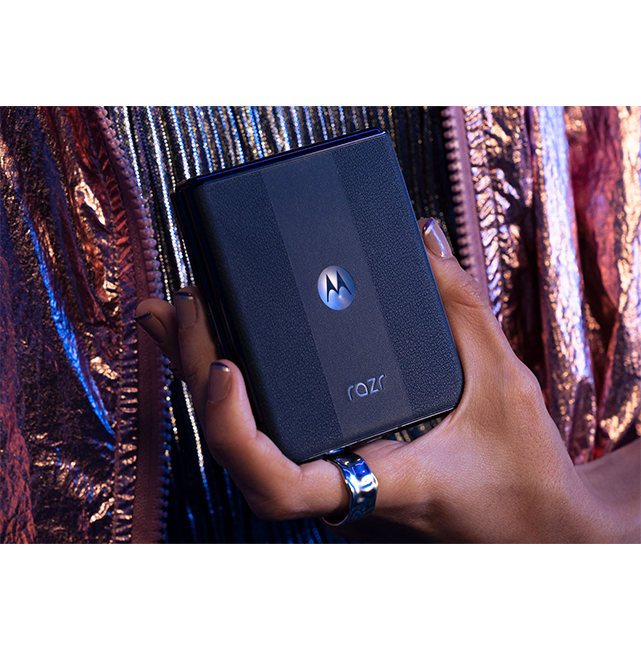 Motorola razr+ 2025 - AT&T PREPAID - Midnight Blue  (Product view 5)