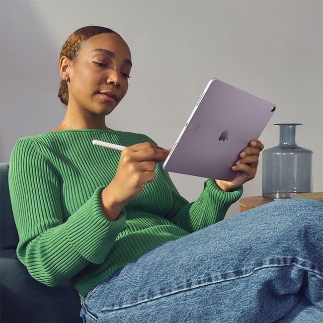 Apple iPad Air 13-inch (2024) - Starlight  (Product view 5)