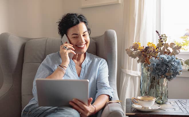 A woman talking on the mobile